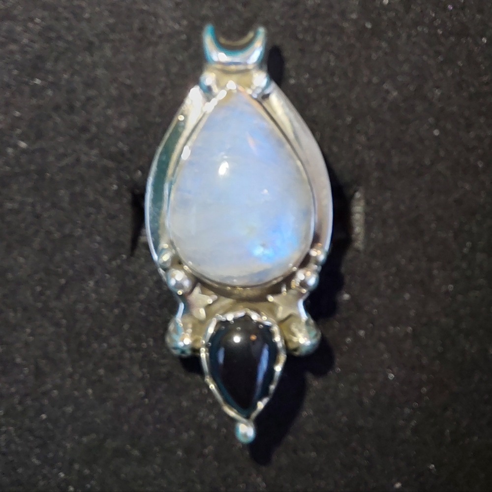Gigantic Moonstone And Black Onyx Statement Ring - Picture 16 of 16